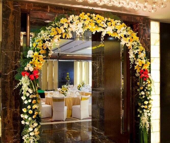 ホテル Radisson Blu Plaza Delhi Airport