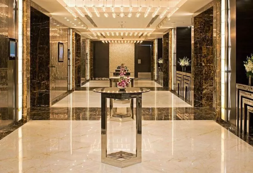 هتل Radisson Blu Plaza Delhi Airport