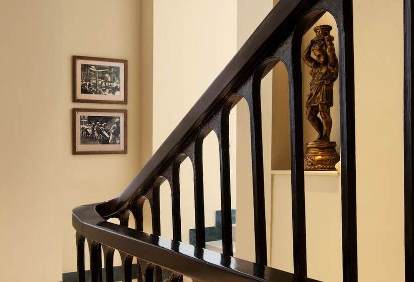 Hotel Taj Connemara, Chennai