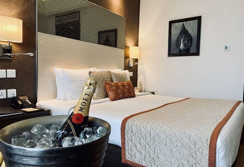 هتل The Landmark Towers