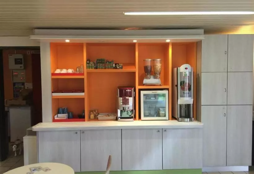 Fasthotel Montereau   Esmans