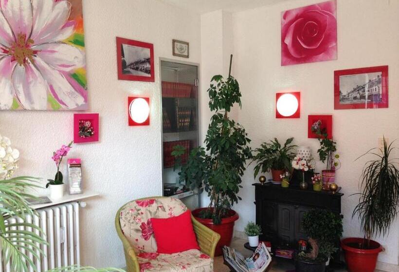 Отель Hôtel De La Poste