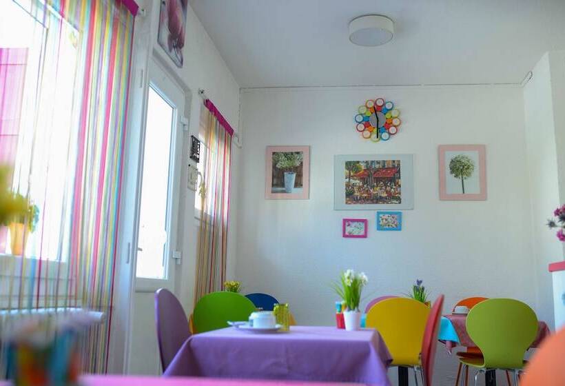 Отель Hôtel De La Poste