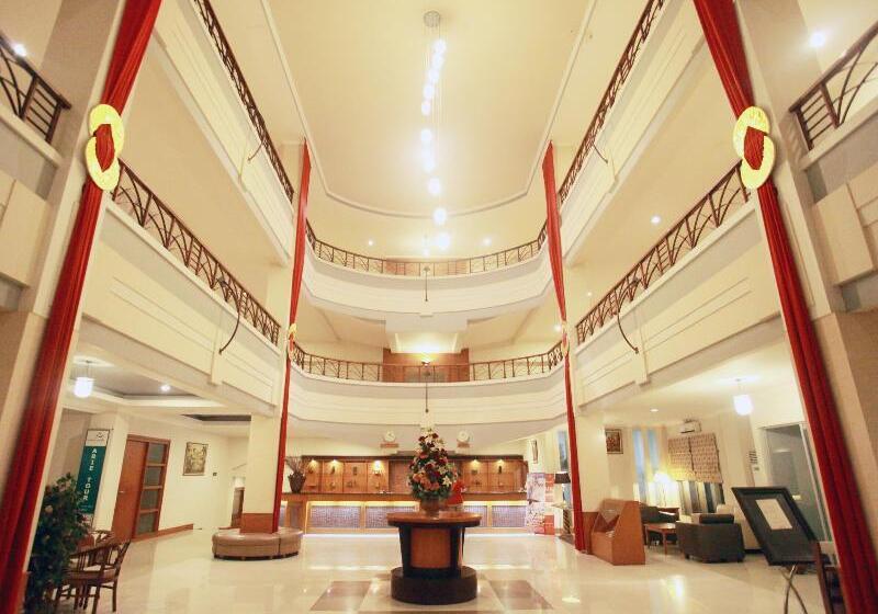 בית מלון כפרי Horison Plaza Tegal