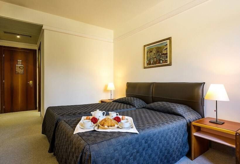 בית מלון כפרי Albornoz Palace