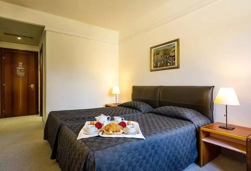 호텔 Albornoz Palace