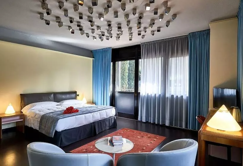 호텔 Albornoz Palace