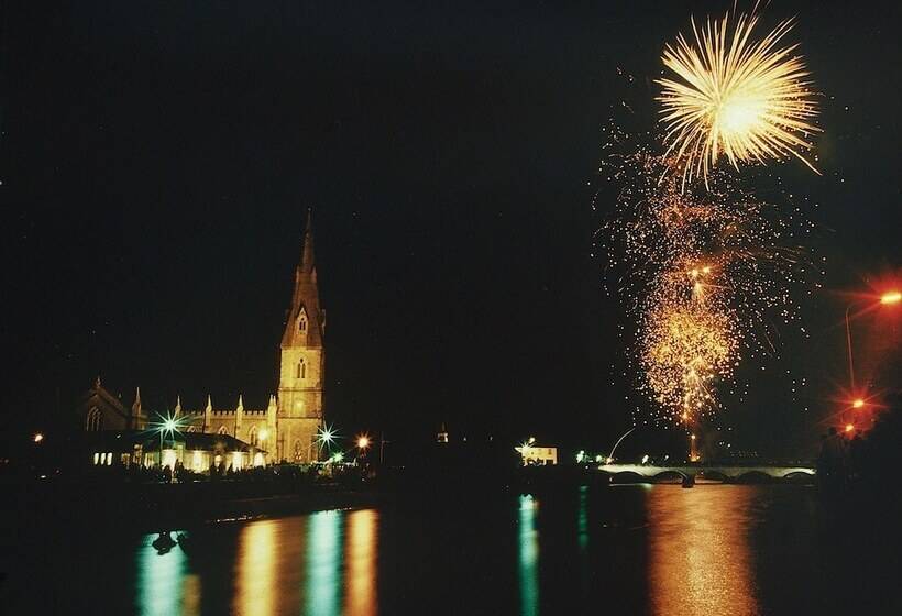 בית מלון כפרי Downhill Inn