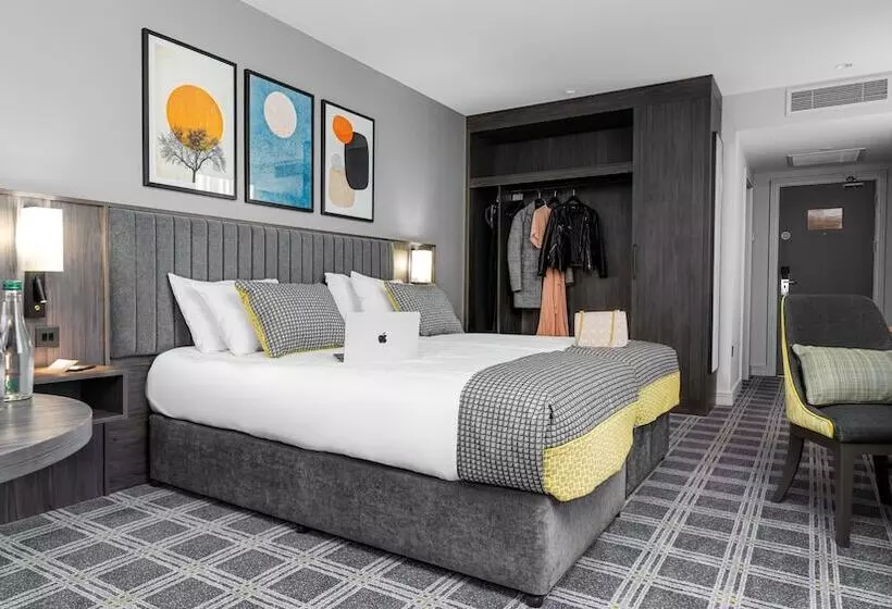 Plaza Hotel Tallaght