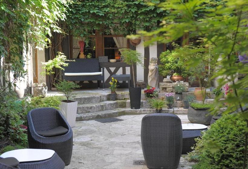 فندق Hôtel De La Cathédrale