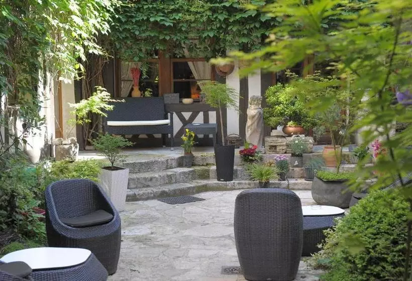 Hotelli Hôtel De La Cathédrale