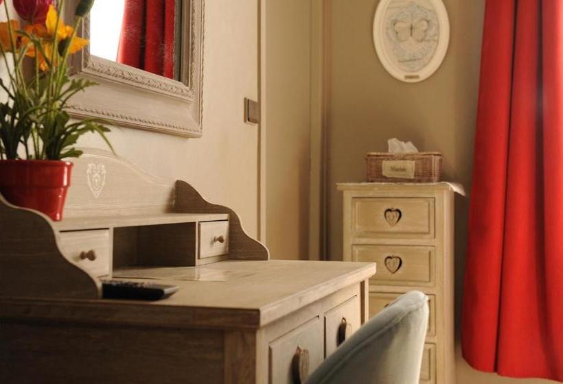 فندق Hôtel De La Cathédrale