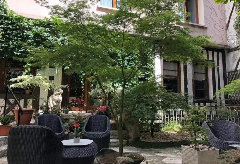 Hotelli Hôtel De La Cathédrale