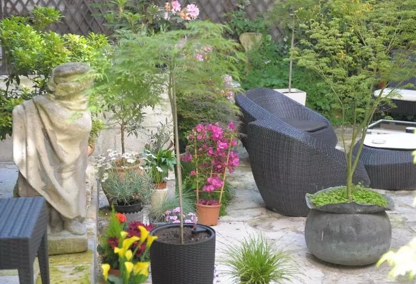 Hotelli Hôtel De La Cathédrale