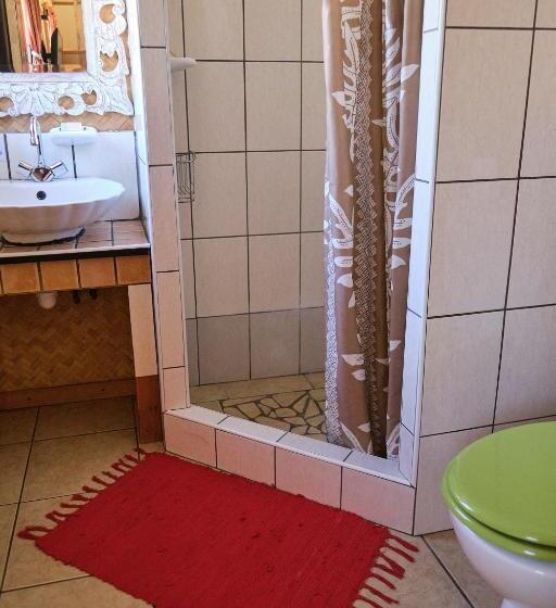 تختخواب و صبحانه Inaiti Lodge