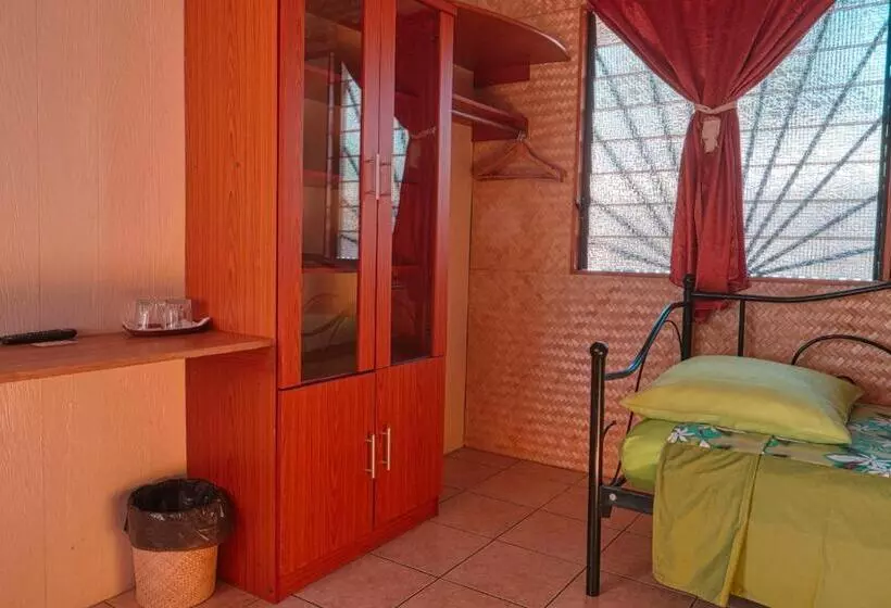 تختخواب و صبحانه Inaiti Lodge