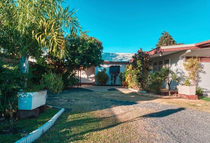 تختخواب و صبحانه Inaiti Lodge