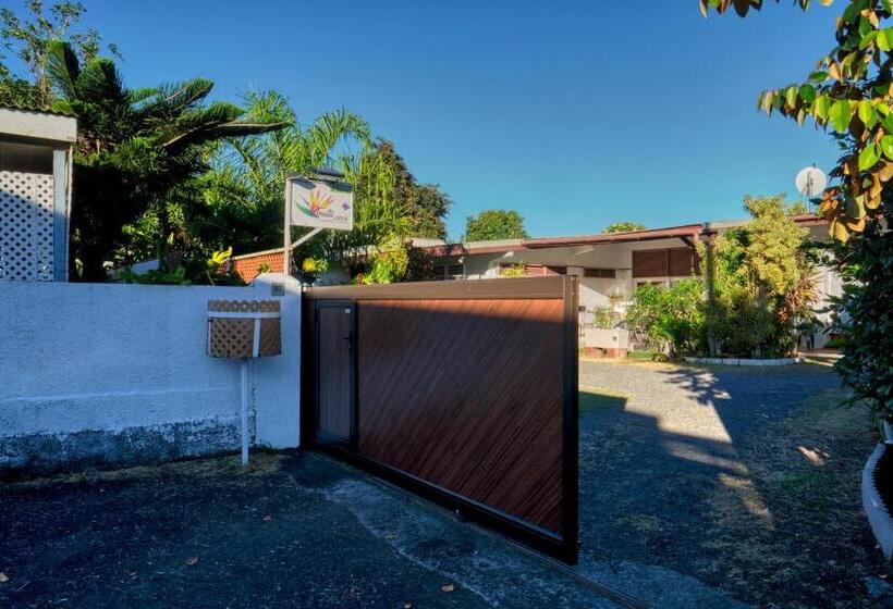 تختخواب و صبحانه Inaiti Lodge