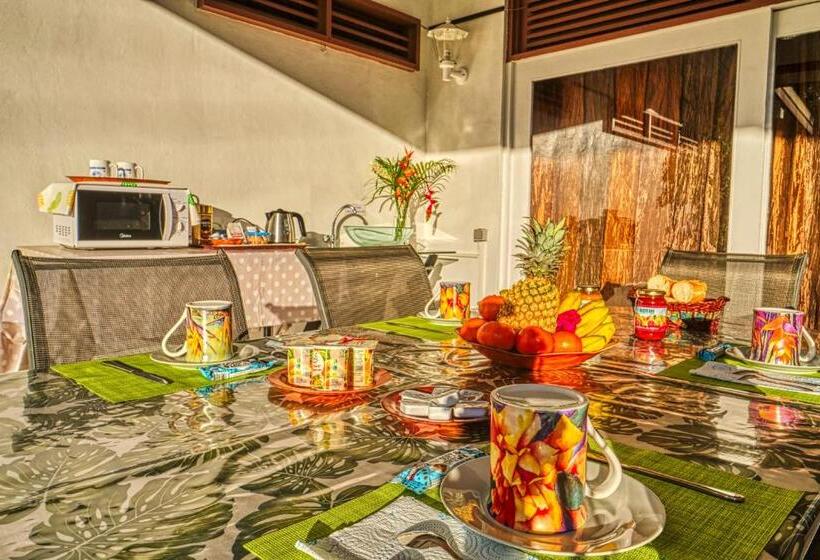 تختخواب و صبحانه Inaiti Lodge