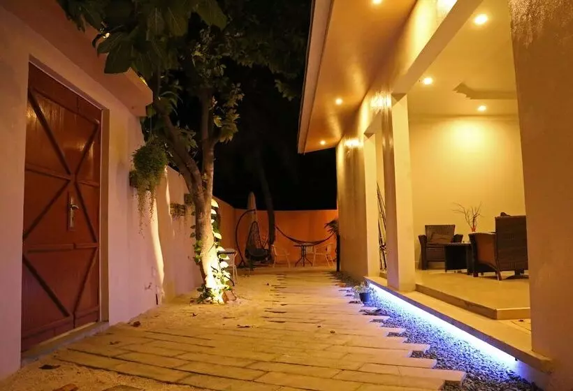 پانسیون Omadhoo Inn