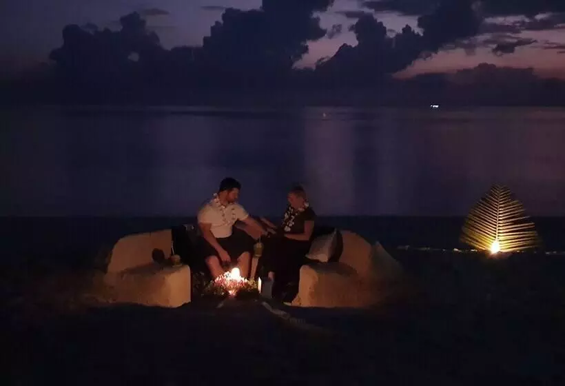 پانسیون Omadhoo Inn