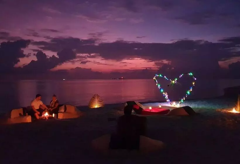 پانسیون Omadhoo Inn