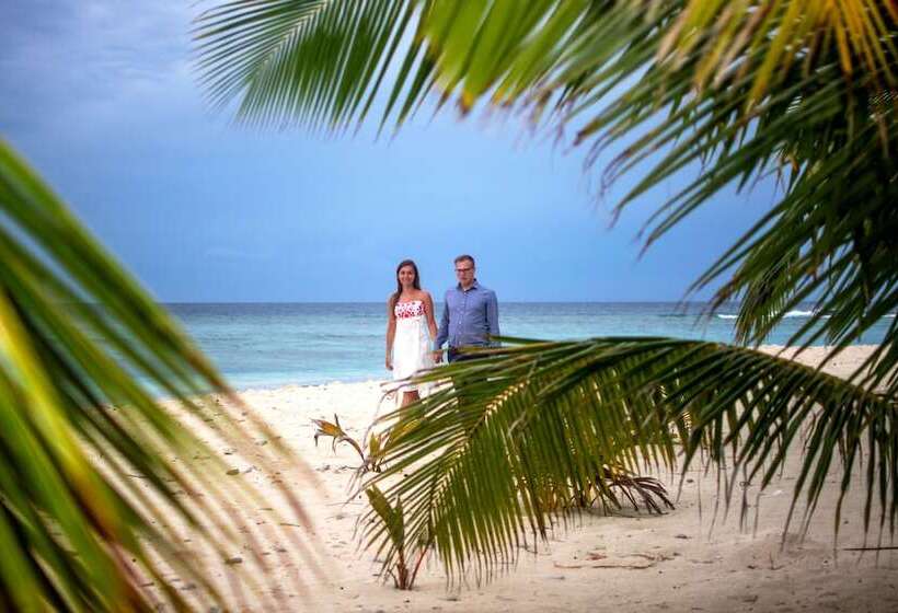 پانسیون Omadhoo Inn