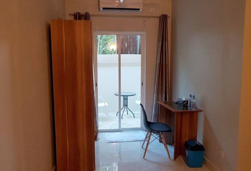 پانسیون Omadhoo Inn