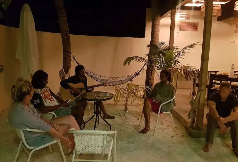 پانسیون Omadhoo Inn