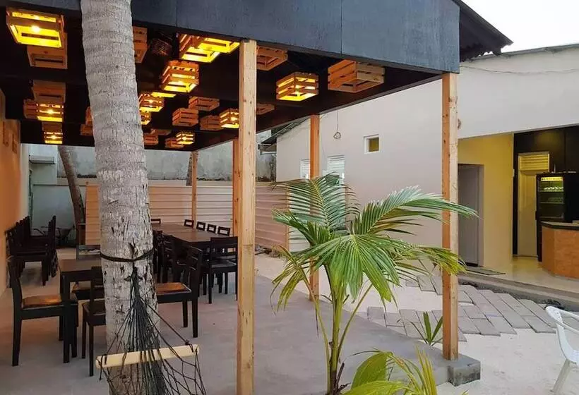 پانسیون Omadhoo Inn