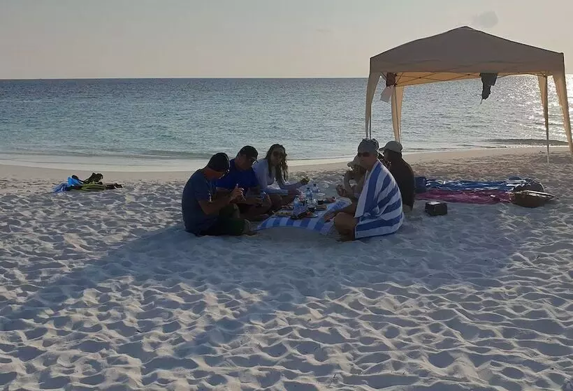 پانسیون Omadhoo Inn