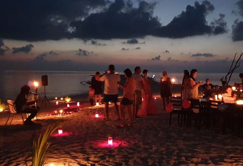 پانسیون Omadhoo Inn