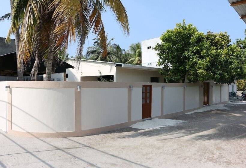 پانسیون Omadhoo Inn