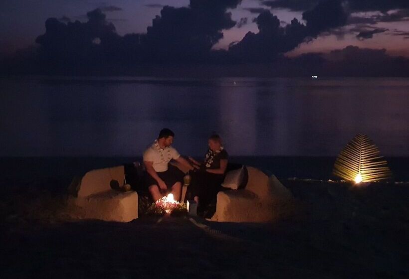 پانسیون Omadhoo Inn