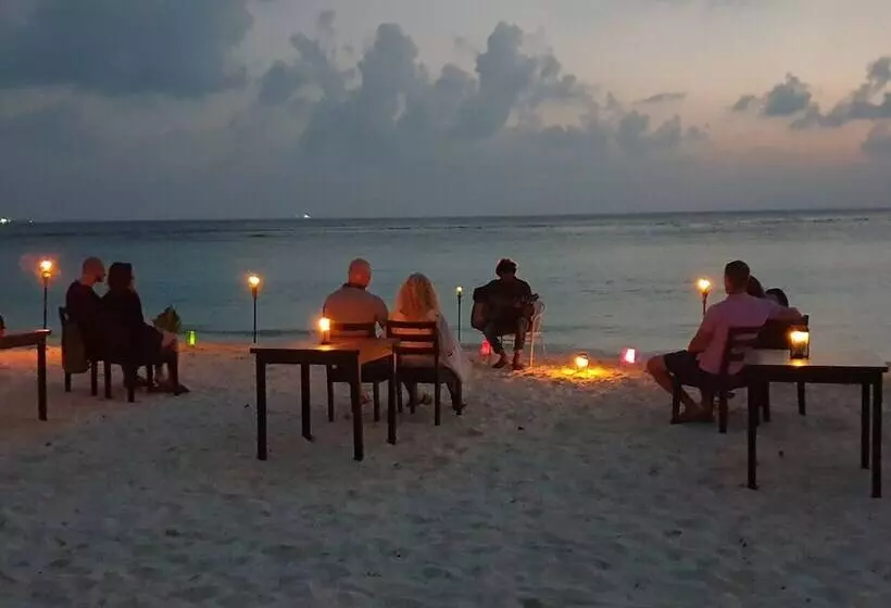 پانسیون Omadhoo Inn