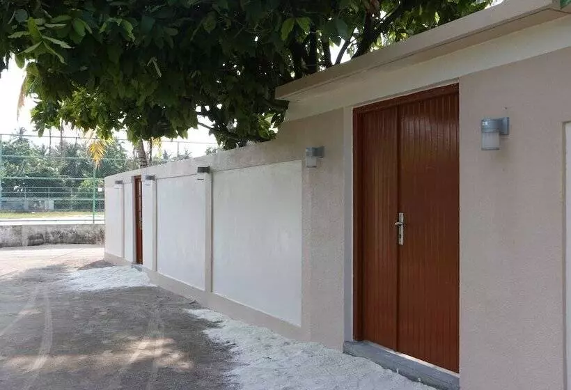 پانسیون Omadhoo Inn