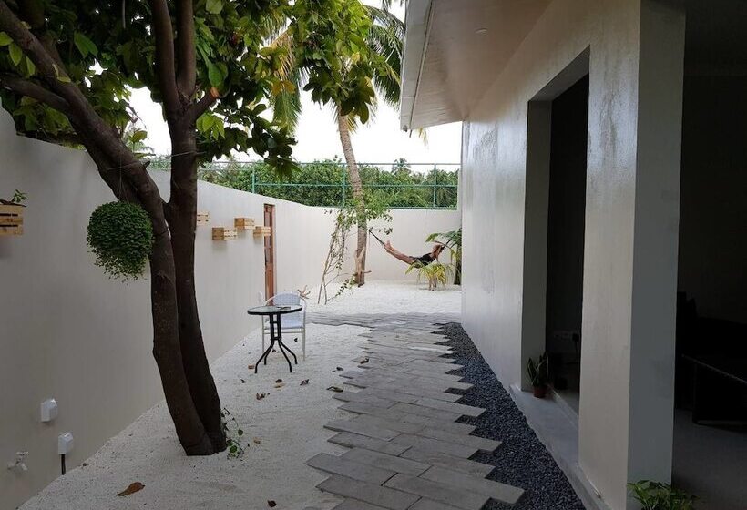 پانسیون Omadhoo Inn