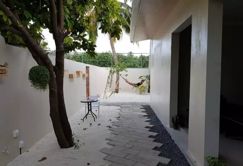 پانسیون Omadhoo Inn