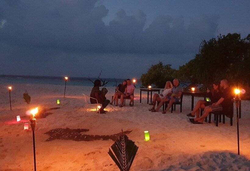 پانسیون Omadhoo Inn