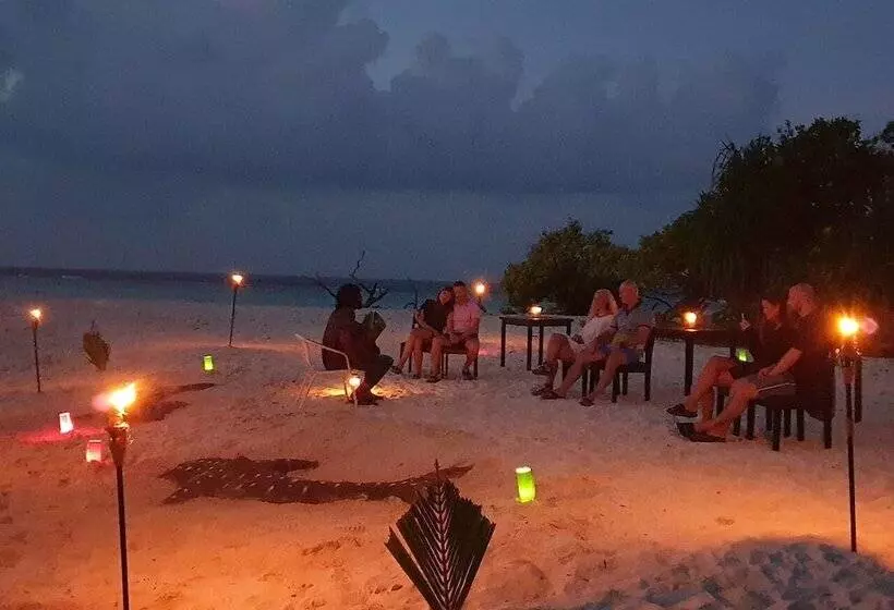 پانسیون Omadhoo Inn