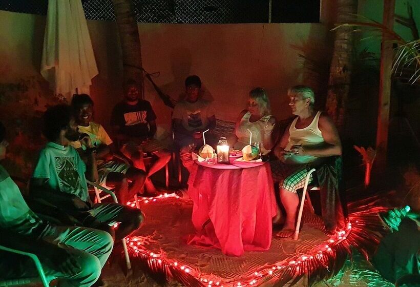 پانسیون Omadhoo Inn