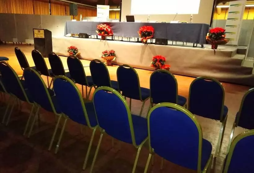 Отель Rhi Porta Bologna