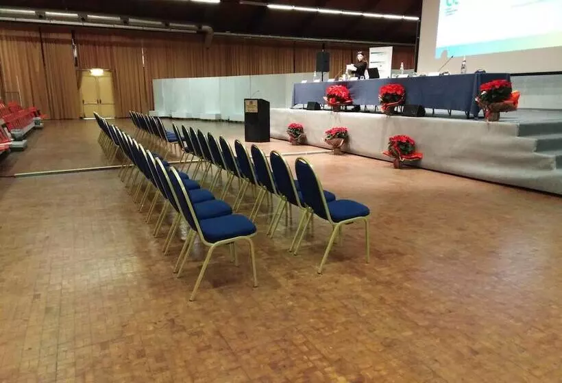 Отель Rhi Porta Bologna