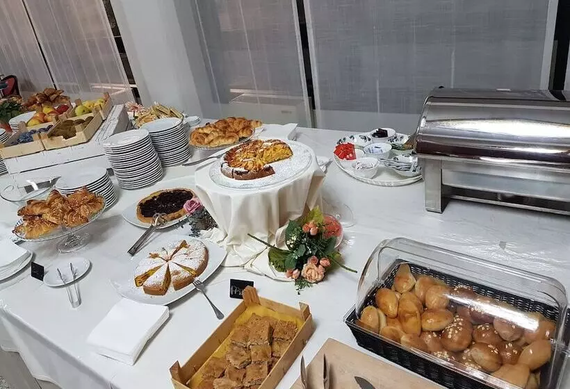 Отель Rhi Porta Bologna