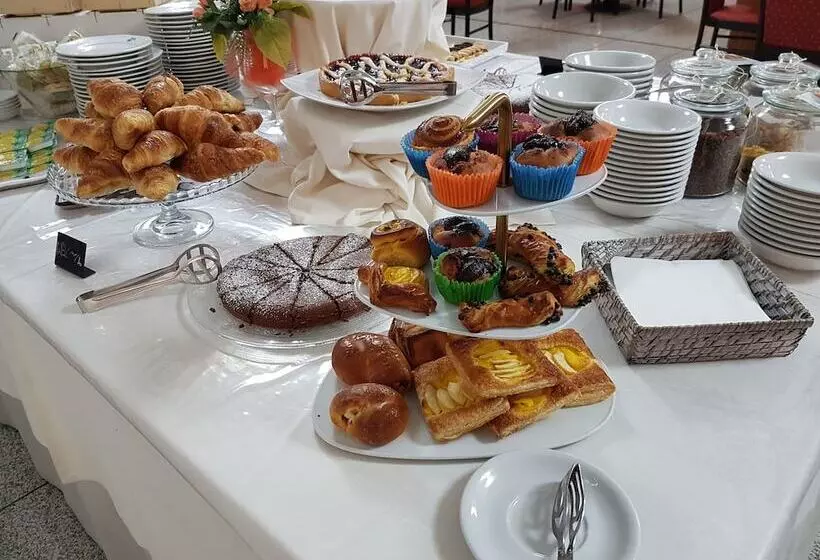 Отель Rhi Porta Bologna