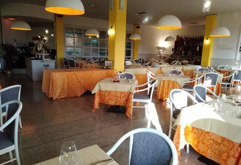 Отель Rhi Porta Bologna