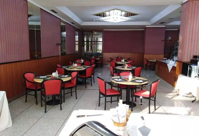 Отель Rhi Porta Bologna