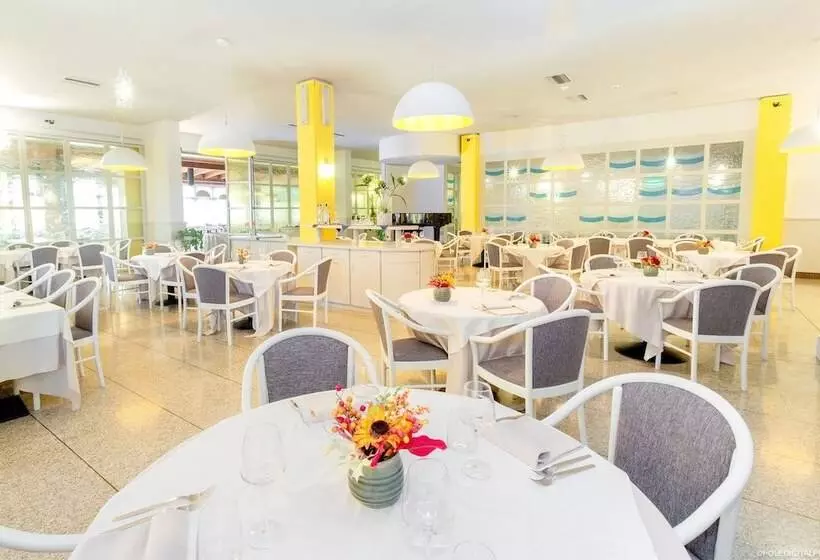 Отель Rhi Porta Bologna