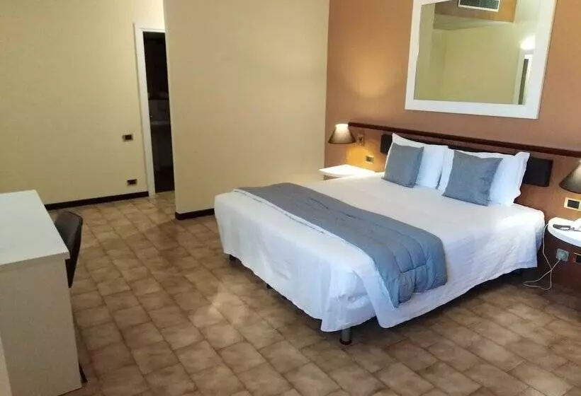 Отель Rhi Porta Bologna