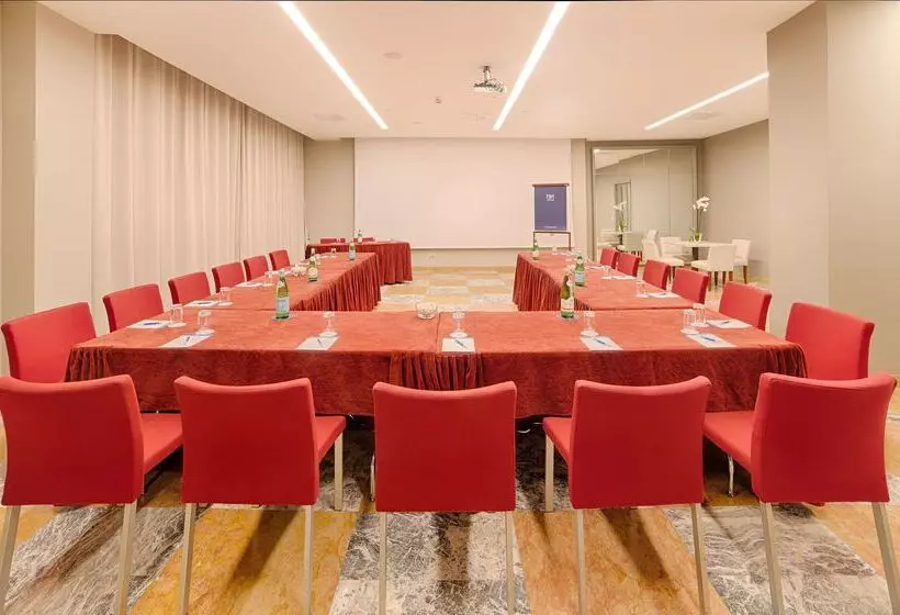 فندق NH La Spezia